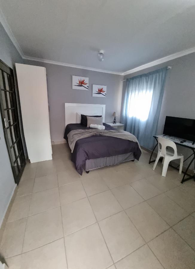 Stay At Home Airport Lodge Kempton Park Exterior photo
