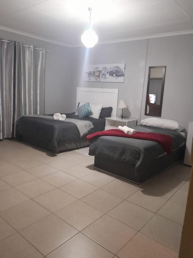 Stay At Home Airport Lodge Kempton Park Exterior photo